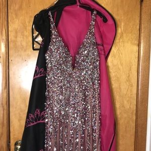 ⭐️MAKE AN OFFER⭐️ Dave and Johnny prom dress